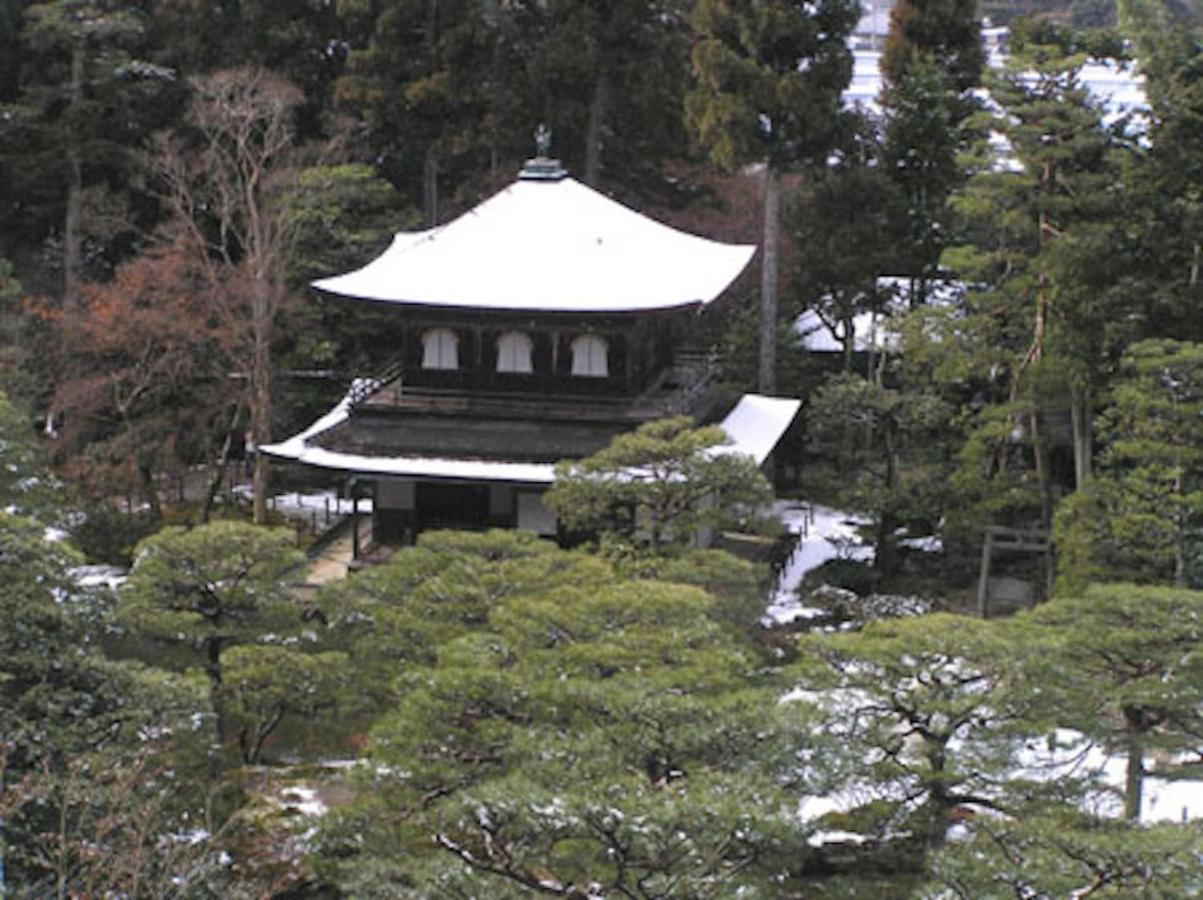 百万遍穿行旅舍 *